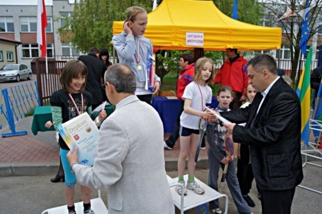 XVI Międzynarodowy Półmaraton Kurpiowski w Ostrołęce - PRZEDBIEGI (09.05.2010) - zdjęcie #52 - eOstroleka.pl